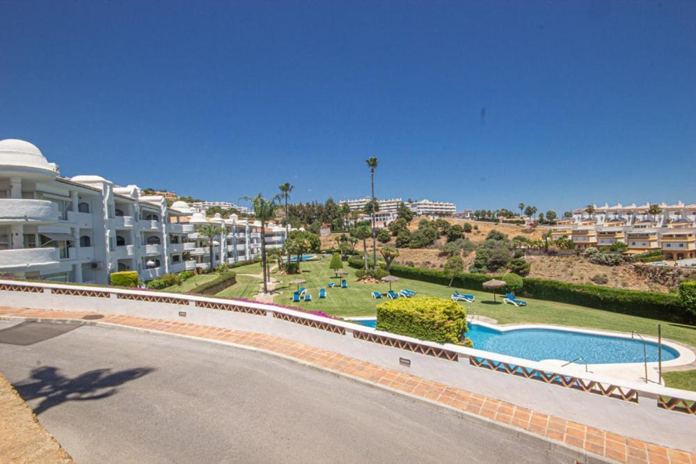 Wonderful 2 Bed Apartment With Stunning Sea Views Sitio de Calahonda Luaran gambar