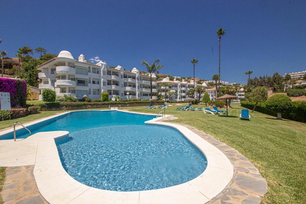 Wonderful 2 Bed Apartment With Stunning Sea Views Sitio de Calahonda Luaran gambar