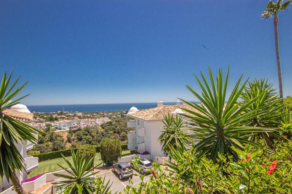 Wonderful 2 Bed Apartment With Stunning Sea Views Sitio de Calahonda Luaran gambar