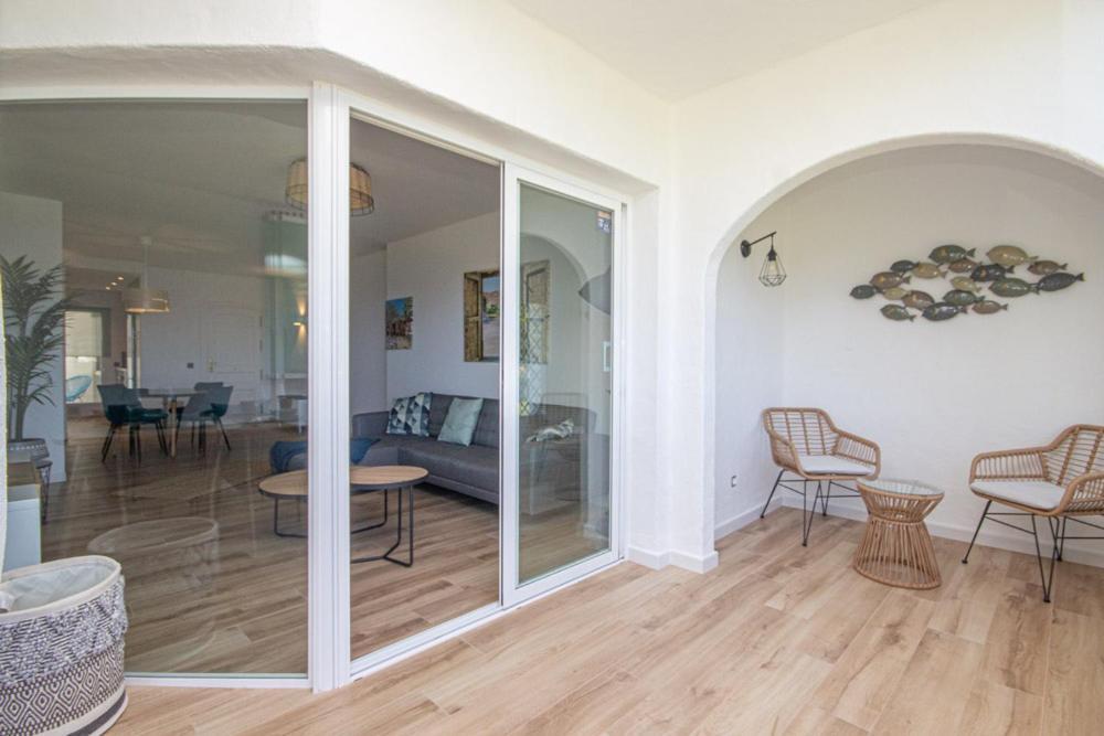 Wonderful 2 Bed Apartment With Stunning Sea Views Sitio de Calahonda Luaran gambar