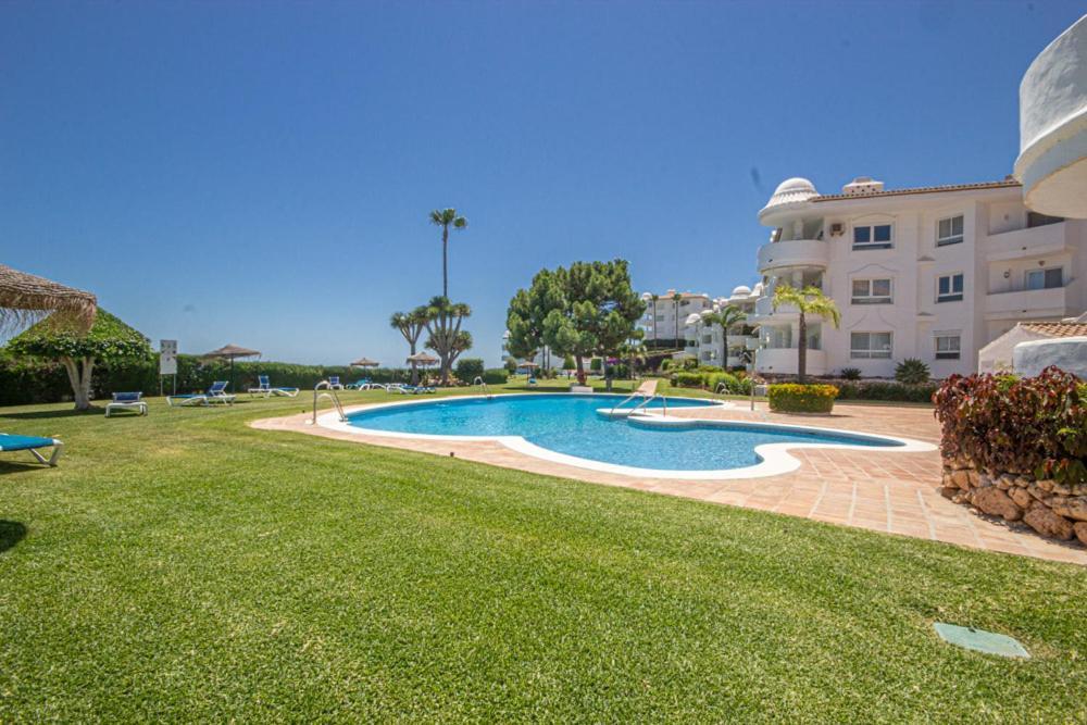 Wonderful 2 Bed Apartment With Stunning Sea Views Sitio de Calahonda Luaran gambar