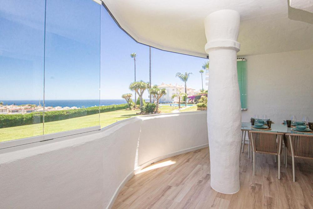 Wonderful 2 Bed Apartment With Stunning Sea Views Sitio de Calahonda Luaran gambar